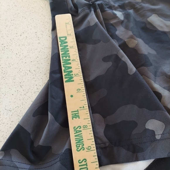 Champion Men's Camo Board Shorts Size 34 Gray Camouflage Pockets Lightweight EUC - Picture 7 of 7